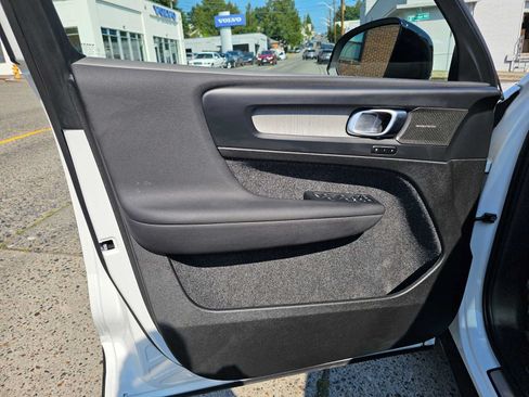 Used 2025 Volvo XC40 B5 Ultra AWD/4WD image 24