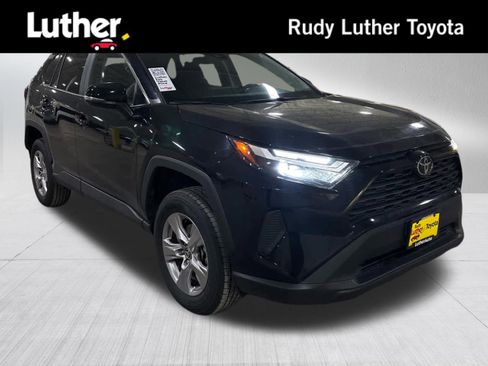 Used 2025 Toyota RAV4 XLE AWD/4WD image 1