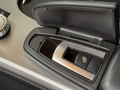 Used 2013 Mercedes-Benz SLK 350 image 23
