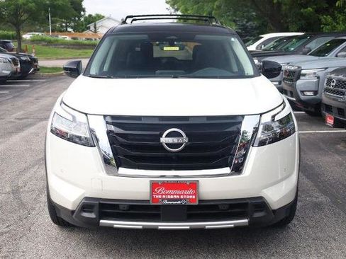 Certified 2024 Nissan Pathfinder SL w/ SL Premium Package AWD/4WD image 4