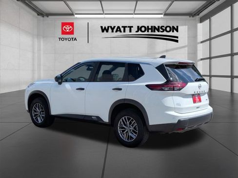 Used 2025 Nissan Rogue S AWD/4WD image 3