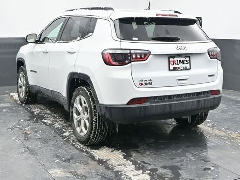 Used 2024 Jeep Compass Latitude image 53