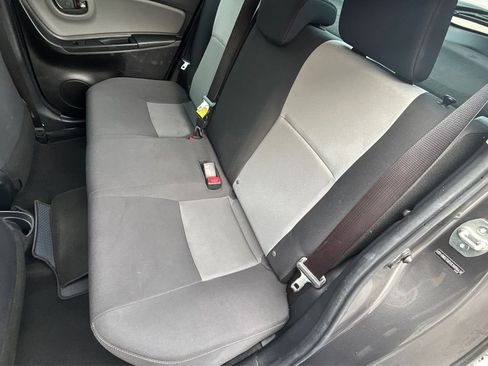 Used 2018 Toyota Yaris L image 20