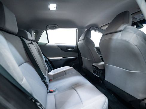 Used 2023 Toyota Venza LE image 32