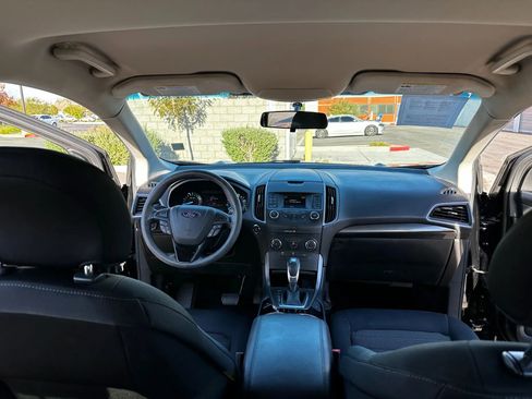 Used 2018 Ford Edge SE image 14