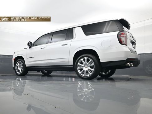 Used 2024 Chevrolet Suburban High Country AWD/4WD image 28