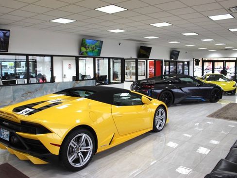 Used 2018 McLaren 570S Spider RWD image 16