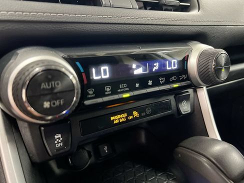 Used 2021 Toyota RAV4 XLE FWD image 15