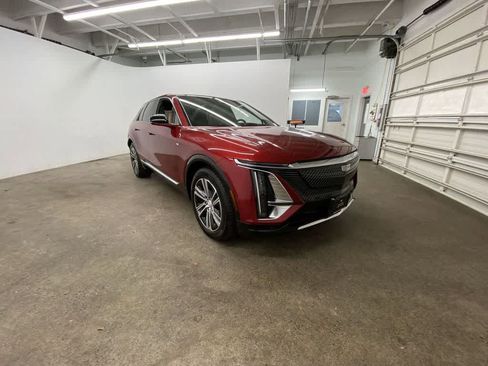 Certified 2024 Cadillac Lyriq Luxury w/ Nappa Leather Package image 8