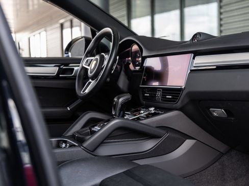 Certified 2023 Porsche Cayenne Platinum Edition AWD/4WD image 49