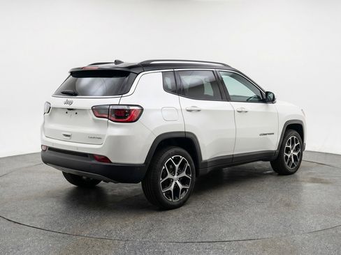 Used 2025 Jeep Compass Limited AWD/4WD image 9