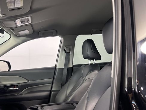 Used 2025 Toyota Grand Highlander AWD image 20