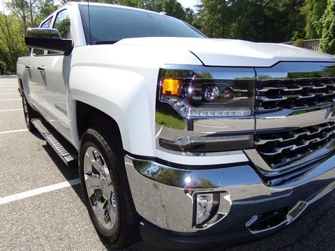 Used 2018 Chevrolet Silverado 1500 LTZ w/ Sport Package AWD/4WD image 4