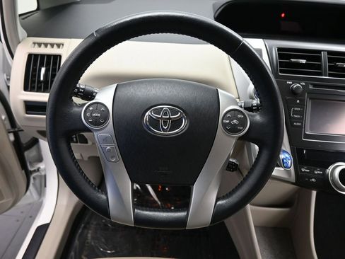 Used 2014 Toyota Prius V Five image 11