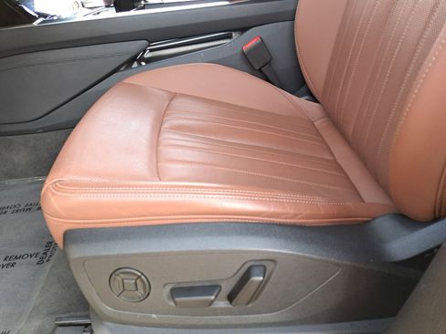 Used 2024 Audi Q8 e-tron Premium Plus w/ Premium Plus Package image 32