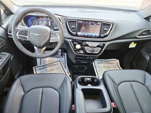New 2026 Chrysler Pacifica Select FWD image 11