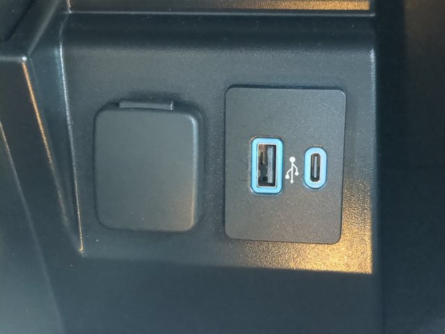 Used 2023 Ford Explorer XLT RWD image 27