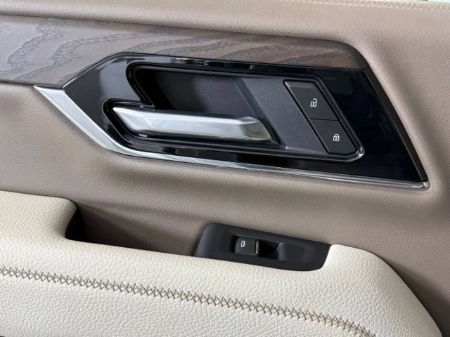 Used 2025 GMC Yukon XL Denali w/ Sun & Power Step Package RWD image 24