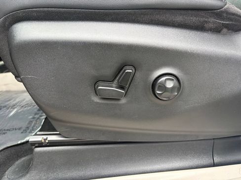 Used 2024 Chrysler Pacifica Touring-L FWD image 15