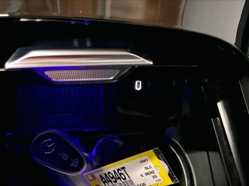 Used 2025 Mercedes-Benz GLC 350e 4MATIC image 31