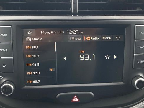 Used 2025 Kia Soul LX w/ LX Technology Package FWD image 19