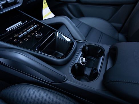 New 2026 Porsche Cayenne Coupe image 19