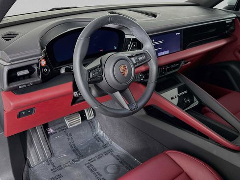 Certified 2025 Porsche Macan 4S Electric image 4