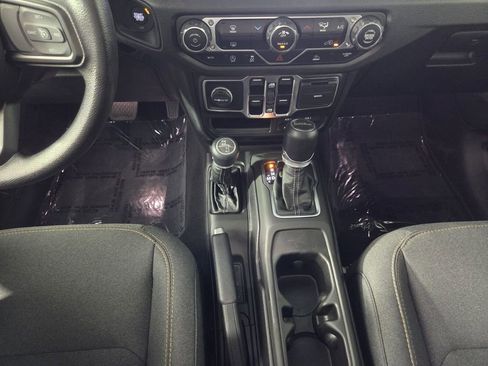 Used 2025 Jeep Gladiator Sport AWD/4WD image 13