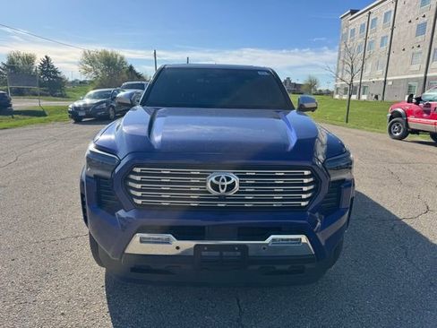 Used 2024 Toyota Tacoma Limited w/ Limited Package (LT) AWD/4WD image 11