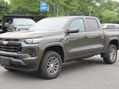 Used 2024 Chevrolet Colorado LT w/ LT Convenience Package II AWD/4WD image 2
