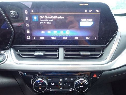 Used 2025 Chevrolet Trax ACTIV w/ Sunroof Package FWD image 15