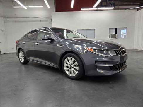 Used 2017 Kia Optima EX w/ Premium Package FWD image 4