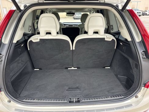 Used 2016 Volvo XC90 T6 Momentum w/ Momentum Plus Package AWD/4WD image 29
