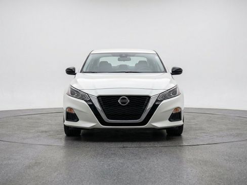Used 2025 Nissan Altima 2.5 SV FWD image 2