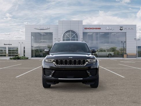New 2025 Jeep Grand Cherokee Laredo X w/ Luxury Tech Group I image 6