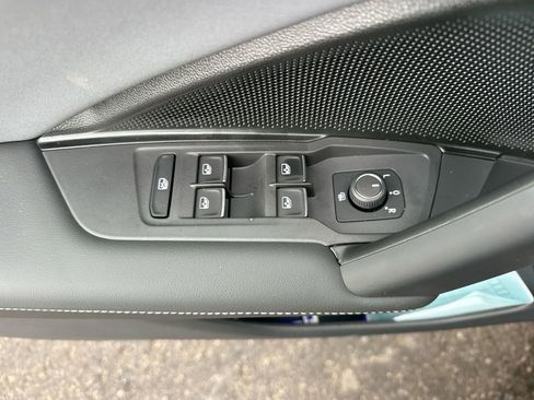 New 2025 Volkswagen Tiguan SE image 37