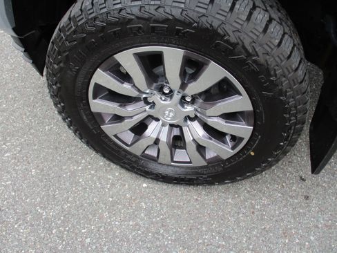 Used 2021 Toyota Tacoma Limited image 9