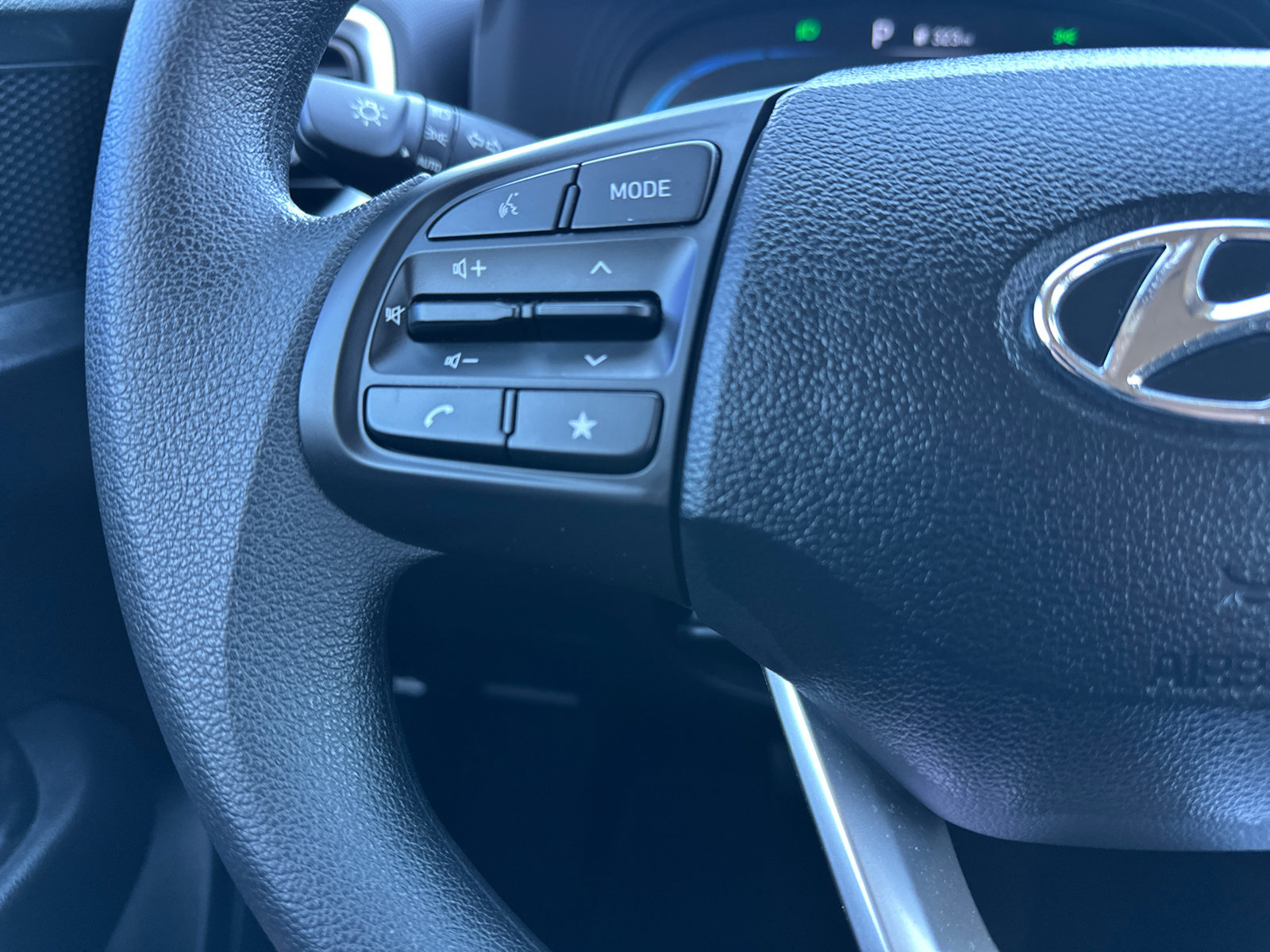 Used 2025 Hyundai Venue SE FWD image 21
