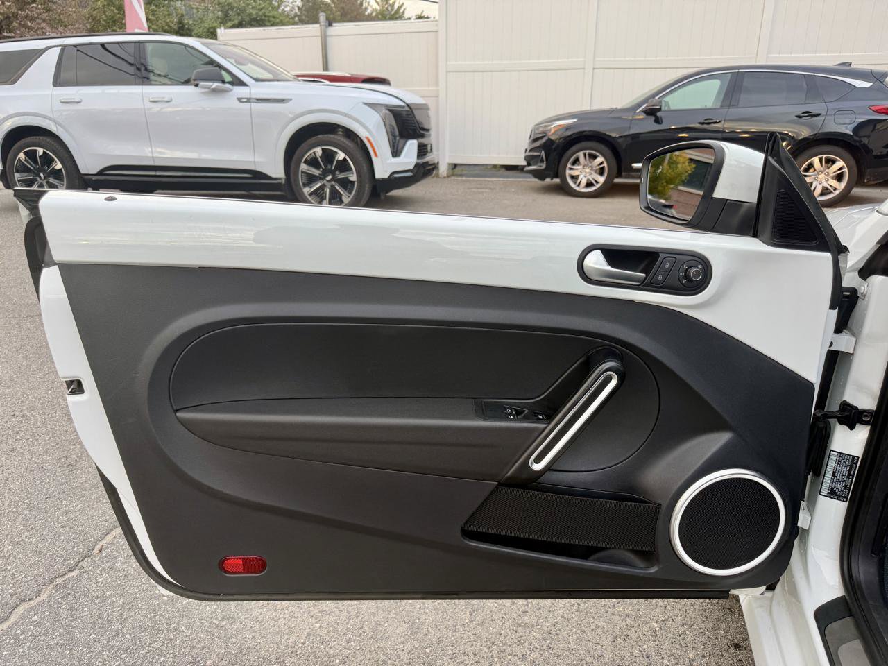 Used 2019 Volkswagen Beetle 2.0T SE FWD image 21