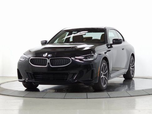 Used 2025 BMW 230i xDrive Coupe w/ Convenience Package AWD/4WD image 3