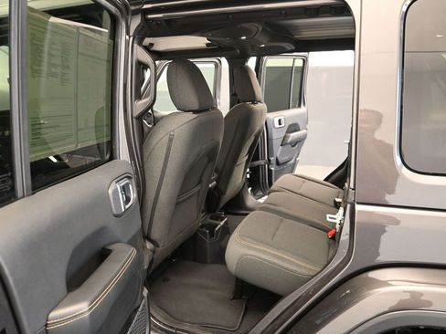 Used 2025 Jeep Wrangler Unlimited Sahara AWD/4WD image 12