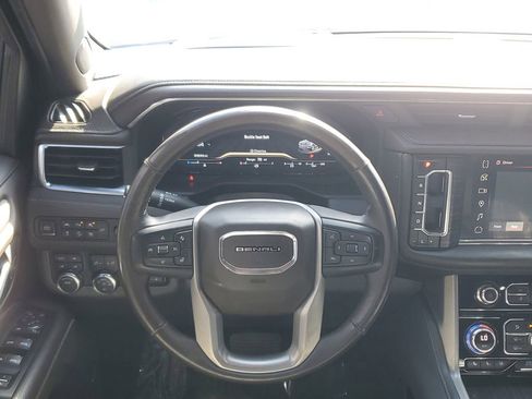 Used 2022 GMC Yukon XL Denali w/ Advanced Technology Package image 18
