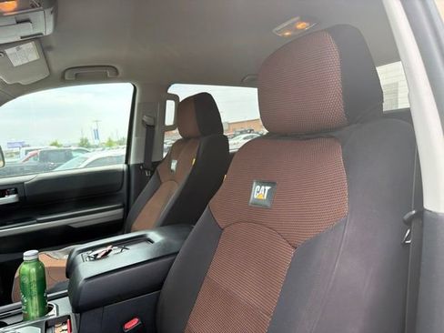 Used 2018 Toyota Tundra SR5 w/ SR5 Upgrade Package AWD/4WD image 17