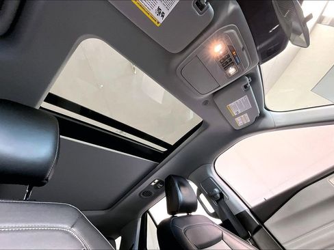 Used 2022 Ford Explorer XLT w/ Equipment Group 202A image 22