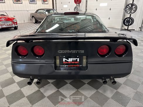 Used 1987 Chevrolet Corvette Coupe RWD image 9