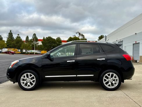 Used 2013 Nissan Rogue SL AWD/4WD image 3