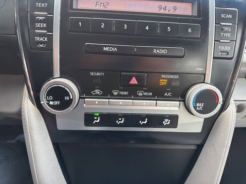 Used 2012 Toyota Camry L image 18