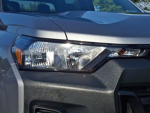 Used 2023 Chevrolet Colorado W/T RWD image 9