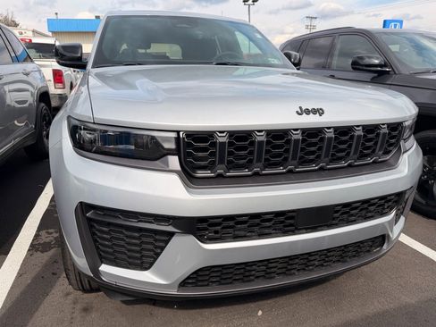 New 2026 Jeep Grand Cherokee Altitude AWD/4WD image 3