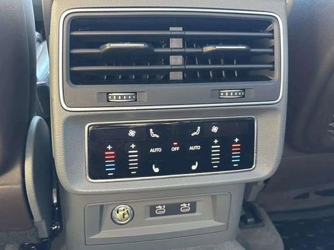 Used 2021 Audi Q8 Prestige image 36